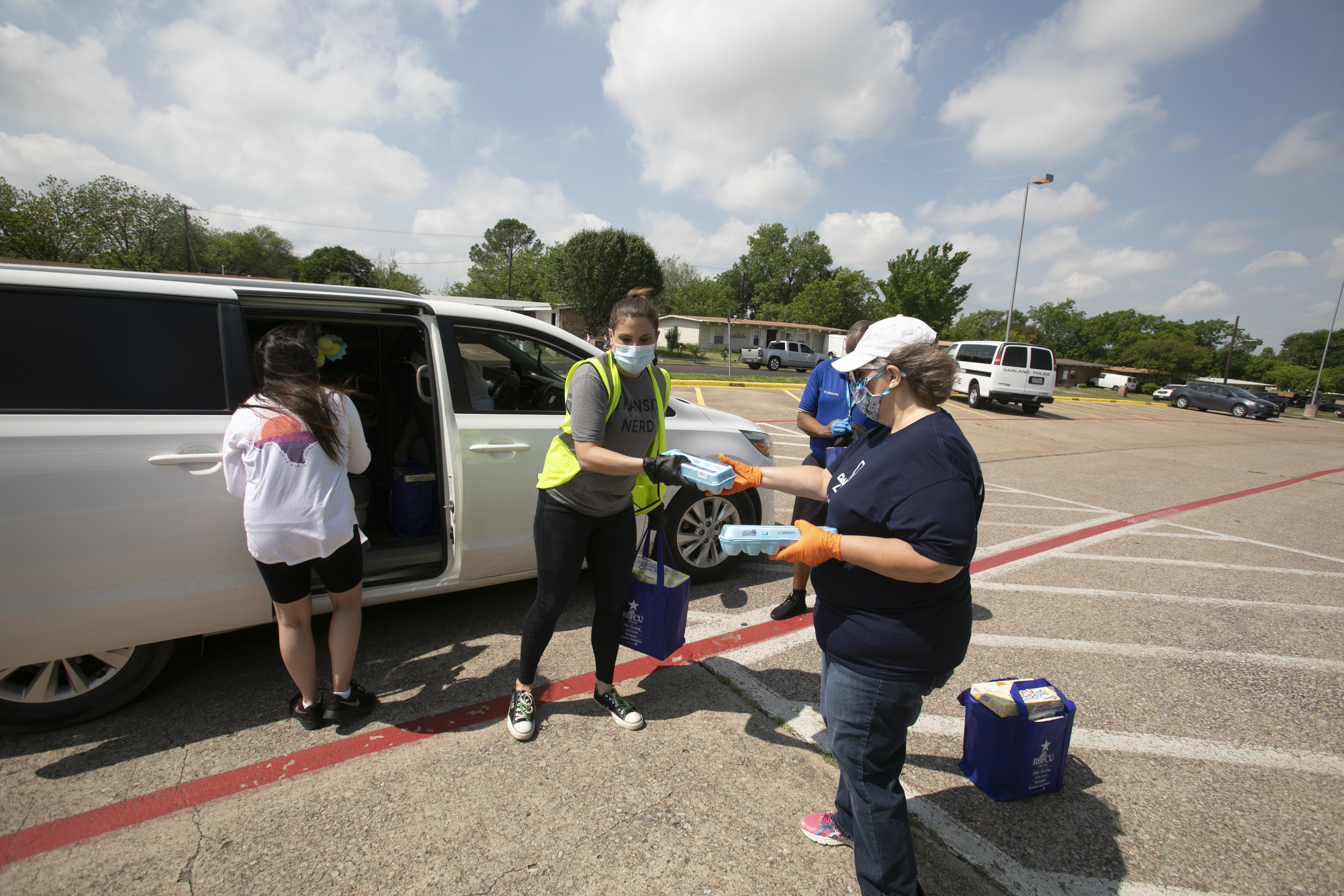 DART Buses Begin Delivering Meals to Garland Students DART Buses Begin Delivering Meals to Garland Students